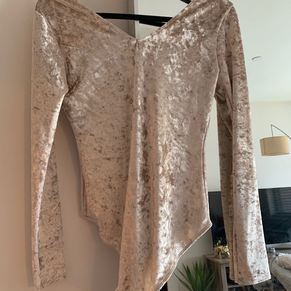 Beautiful velvet body suit ✨ - Picture 2 of 3